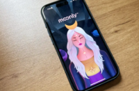 iPhone版Moonly提供塔罗牌冥想指导符文知识等